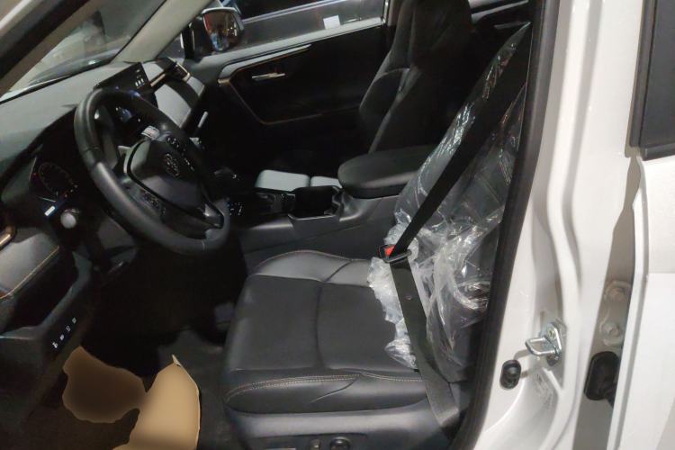 Used Toyota Wildlander 2024 2.0L CVT Two-Wheel Drive Luxury PLUS Edition
