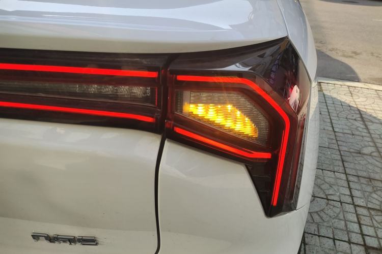 Used Geometry E Firefly 2024 401 km Fluorescent
