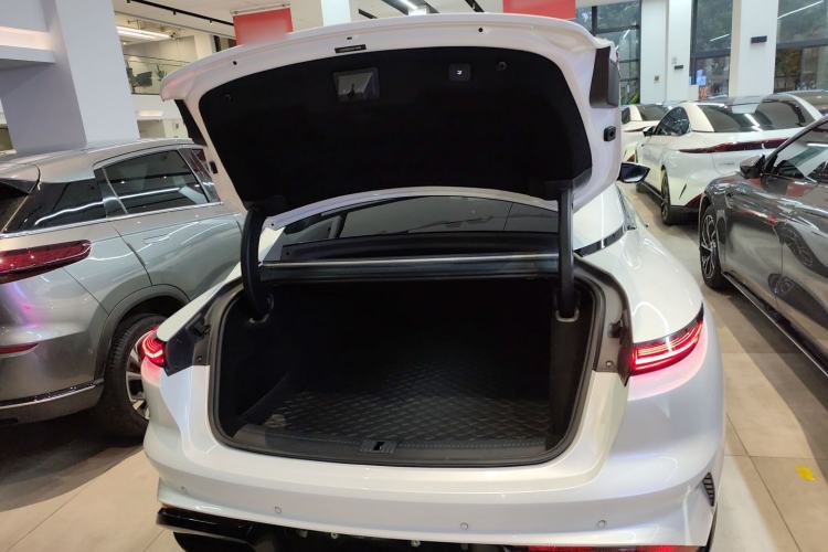 Used  L7 2022 Dynamic Model
