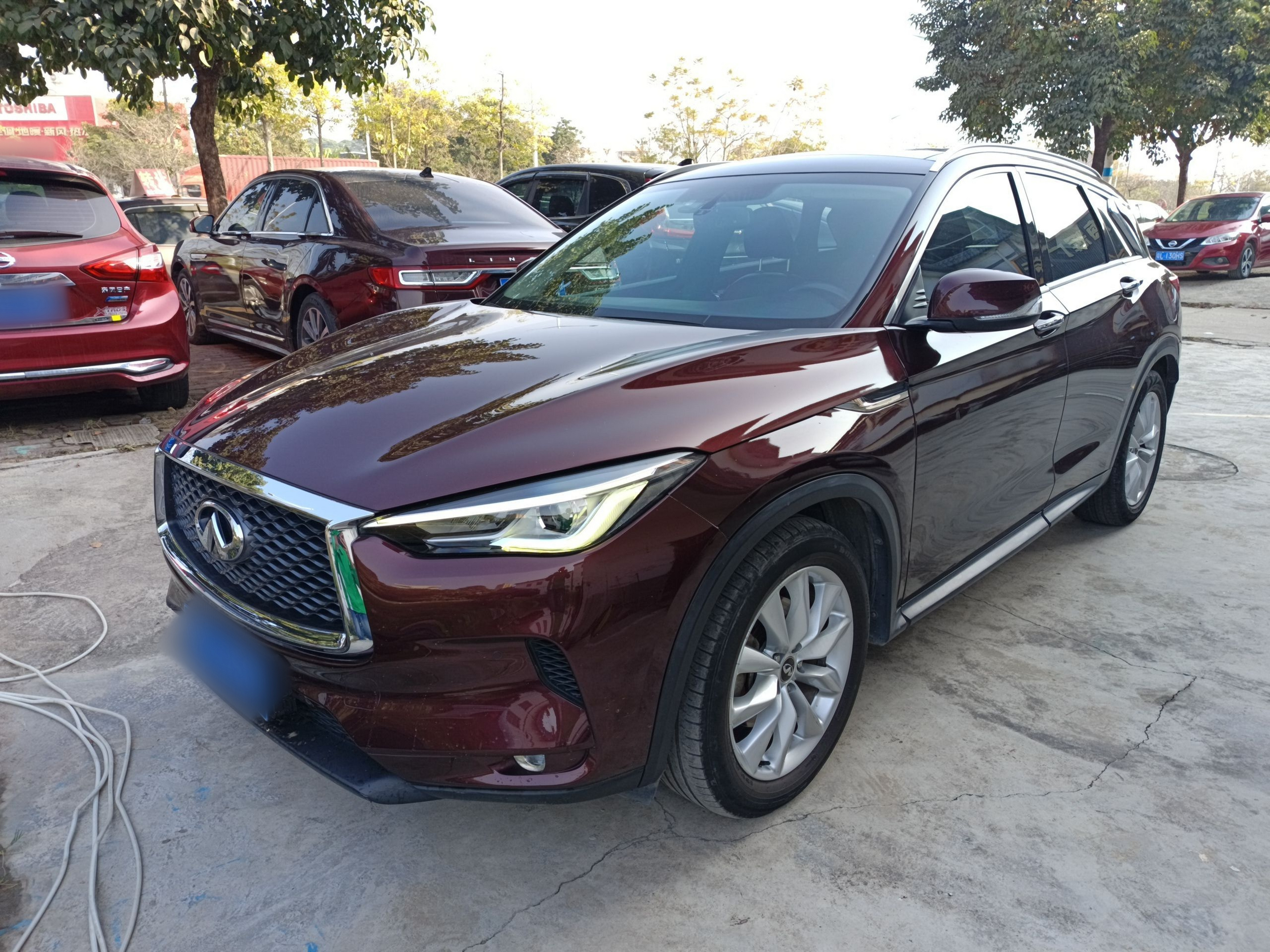 تحت مقدمة السيارة