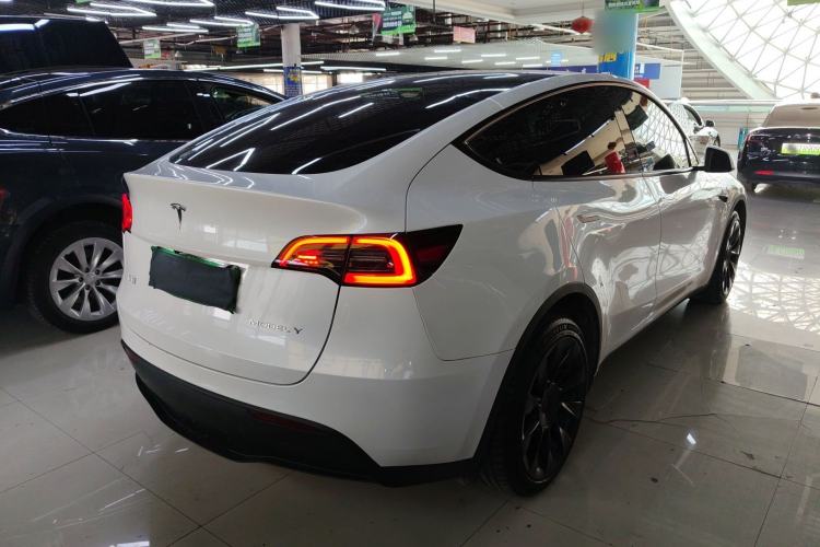 Used Tesla Model Y 2024 Long-Range All-Wheel-Drive Version