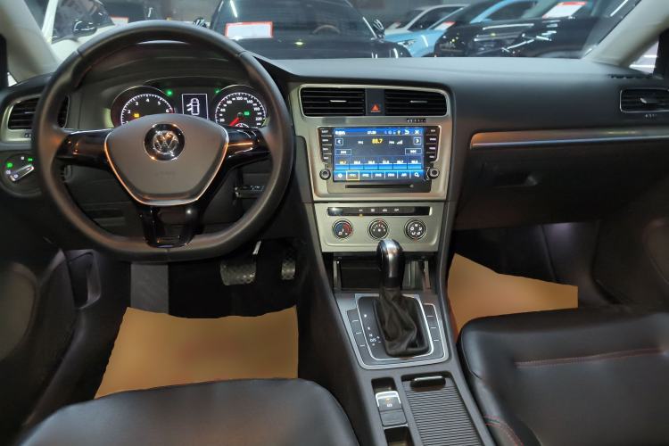 Used Volkswagen Golf 2016 230TSI Automatic Comfort Version
