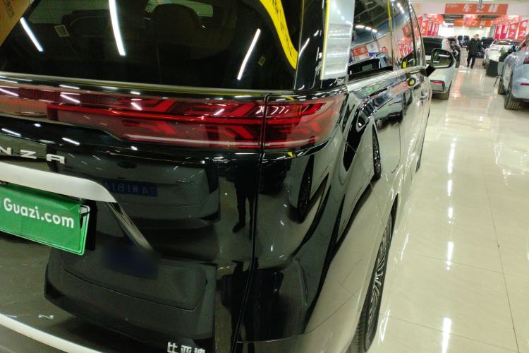 Used Denza D9 2022 DM-i 970 Four-Wheel Drive Flagship Model
