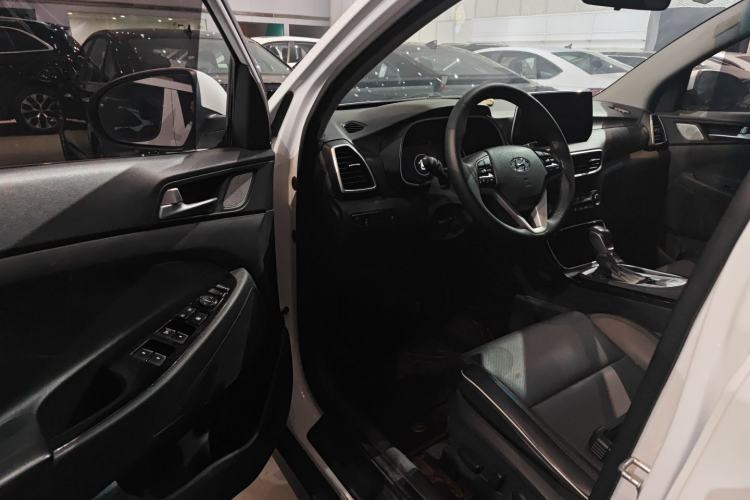 Used Hyundai Tucson 2020 280TGDi Two-Wheel-Drive GLS Fashion Edition China VI Standard