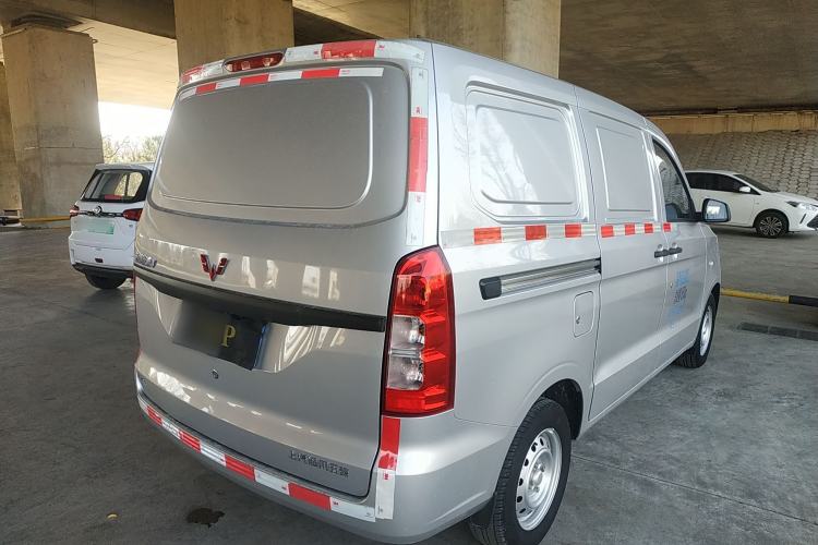 Used Wuling Hongguang V 2022 1.5L Jingqu Edition Enclosed-Window Vehicle with Hydraulic Power Steering LAR
