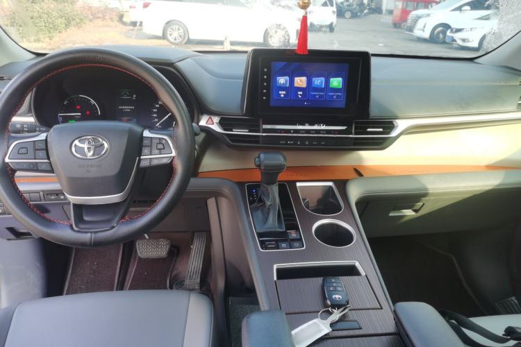 Used Toyota Granvia 2023 2.5L Hybrid Comfort Edition
