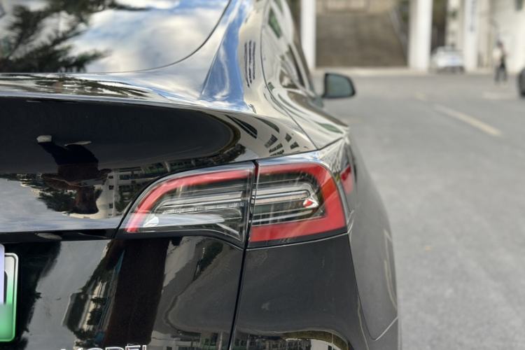 Used Tesla Model Y 2021 Long-Range All-Wheel-Drive Version