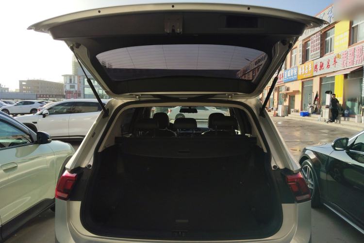 Used Volkswagen Tiguan L 2019 330TSI Automatic Two-Wheel Drive Panoramic Comfort Edition China V Standard
