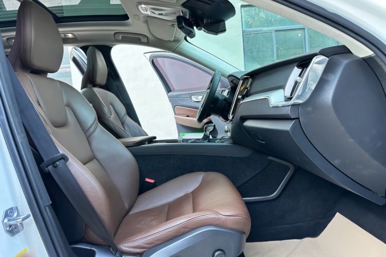 Used Volvo XC60 2019 T5 4x4 Smart Edition China VI Standard
