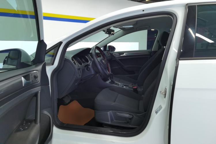 Used Volkswagen Golf 2016 1.6L Automatic Fashion Model
