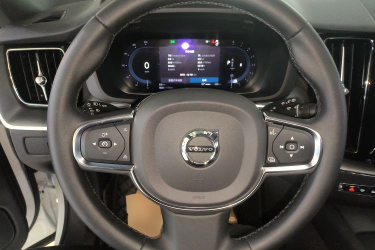 Used Volvo XC60 2023 B5 4x4 Smart Luxury Edition
