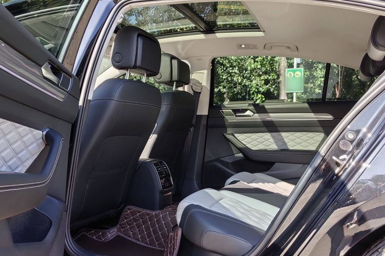 Used Volkswagen Magotan 2023 2 Million Units Limited Edition 330TSI DSG Leading Version
