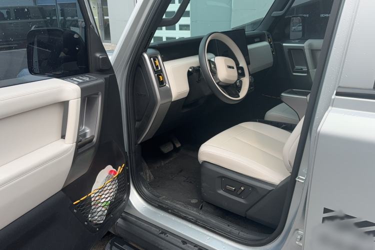 Used  V23 2025 401 Two-Wheel Drive Intelligent Driving Version
