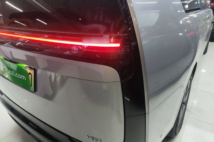 Used Li Auto MEGA 2024 Ultra Model
