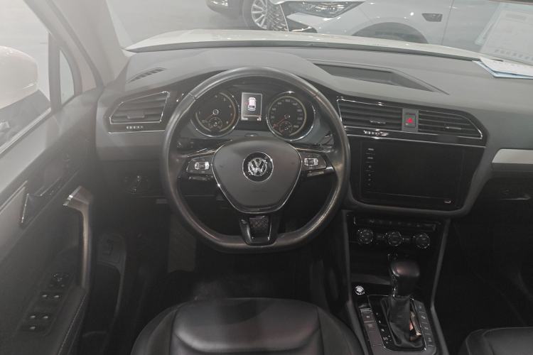 Used Volkswagen Tiguan L 2019 Revised 330TSI Automatic Two-Wheel Drive Smart & Luxury Edition China VI Standard
