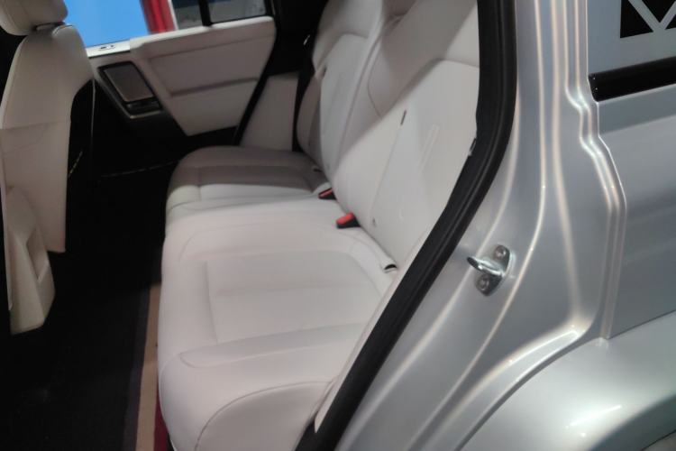 Used  V23 2025 401 Two-Wheel Drive Advanced Edition