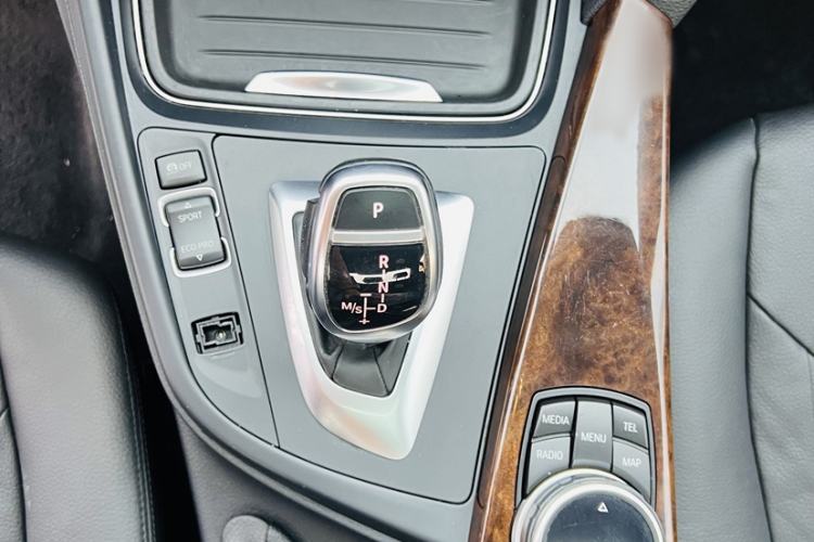 Used BMW 3 Series 2014 320Li Luxury Design Package
