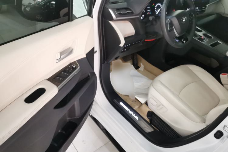 Used Toyota Sienna 2024 2.5L Hybrid Four-Wheel Drive Prestige Edition
