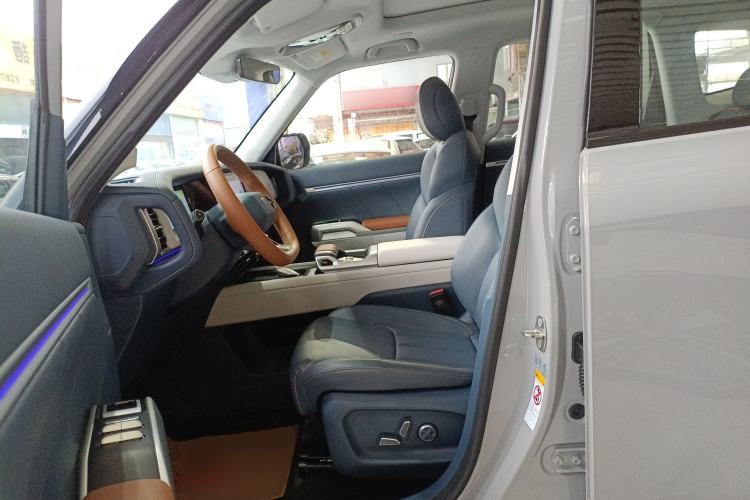 Used  G318 2024 Four-Wheel-Drive Air Suspension Model