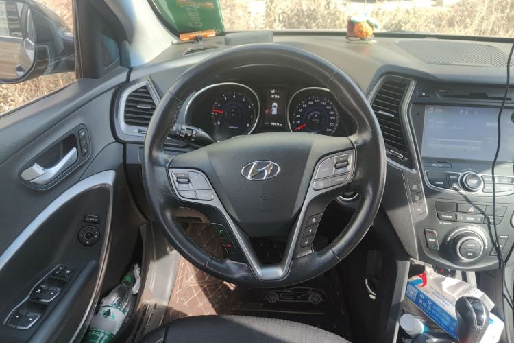 Used Hyundai Santa Fe 2013 Revised Version 2.4L Automatic All-Wheel Drive Luxury Trim