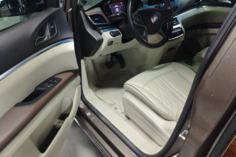 Used Buick GL8 2023 Land Executive Class 652T Luxury Model
