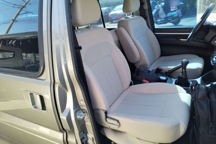 Used FORTHING Lingzhi 2023 M5L 1.6L Base Model 7 Seats