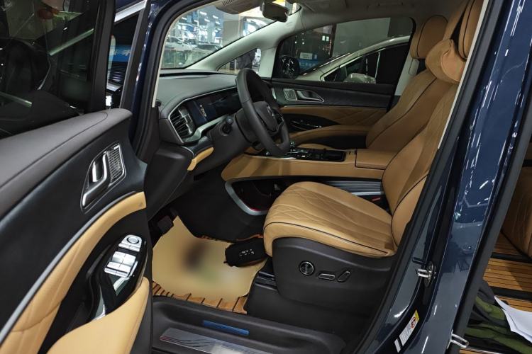 Used Denza D9 2024 DM-i 1050 Luxury Model
