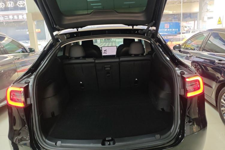 Used Tesla Model Y 2023 Rear-Wheel-Drive Version
