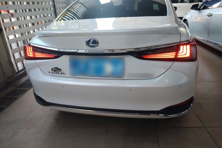 Used Lexus ES 2020 300h Premier Edition
