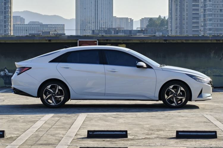 Used Hyundai Elantra 2022 1.5L CVT LUX Prestige Edition
