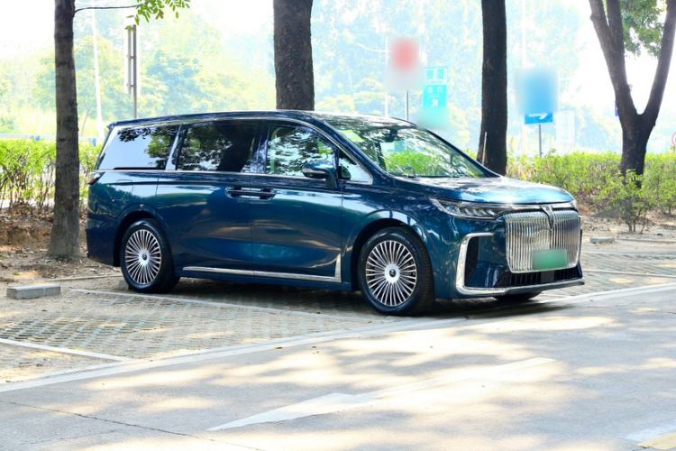 Used VOYAH Dream 2025 PHEV Four-Wheel Drive Prestige Kunpeng Edition
