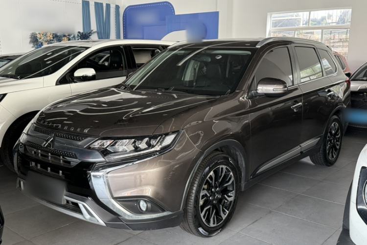 Used Mitsubishi Outlander 2019 2.4L 4x4 Zhi Xiang Edition 5 Seats China V Emission Standard
