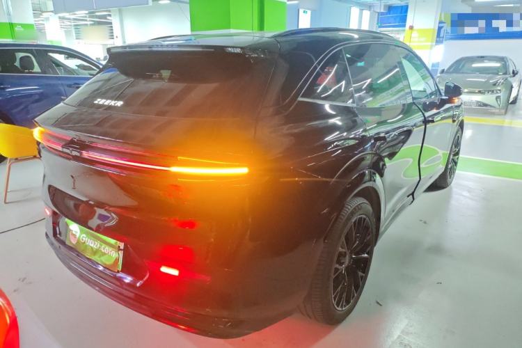 Used Zeekr 7X 2025 100 kWh Long-Range Rear-Wheel Drive with Intelligent Driving Features
