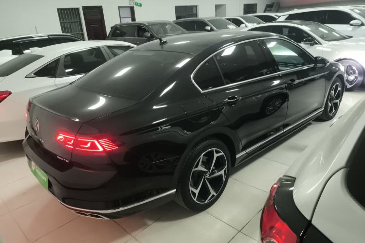 Used Volkswagen Magotan 2023 2 Million Units Limited Edition 330TSI DSG Leading Version
