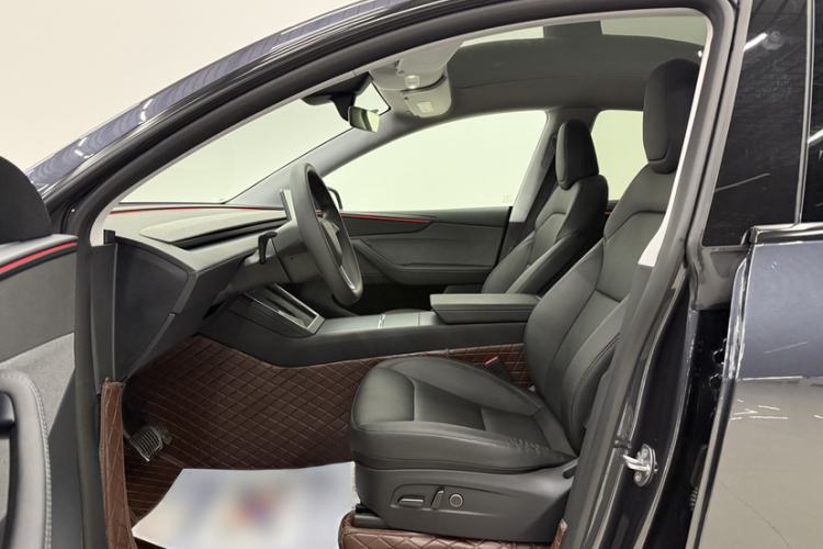 Used Tesla Model Y 2025 Rear-Wheel-Drive Version
