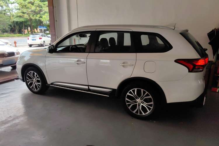 Used Mitsubishi Outlander 2017 2.0L Two-Wheel Drive Glory Edition 5 Seats
