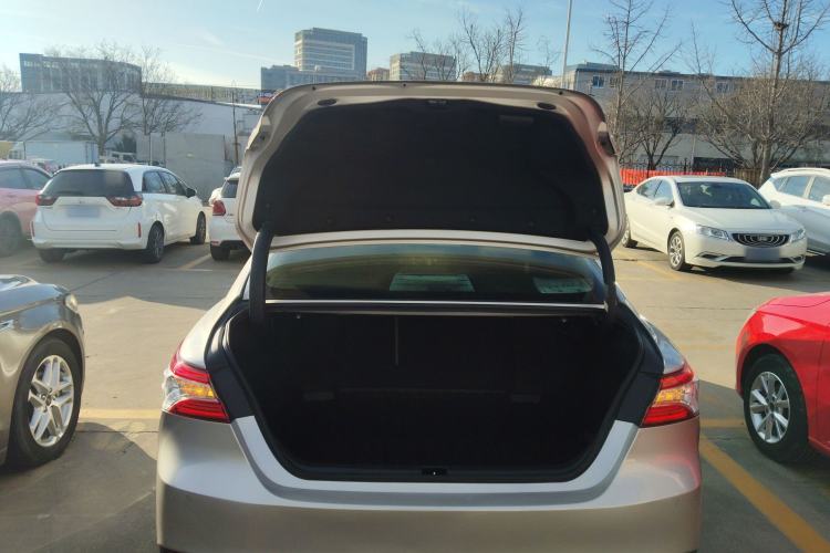 Used Toyota Camry 2018 2.0G Luxury Edition
