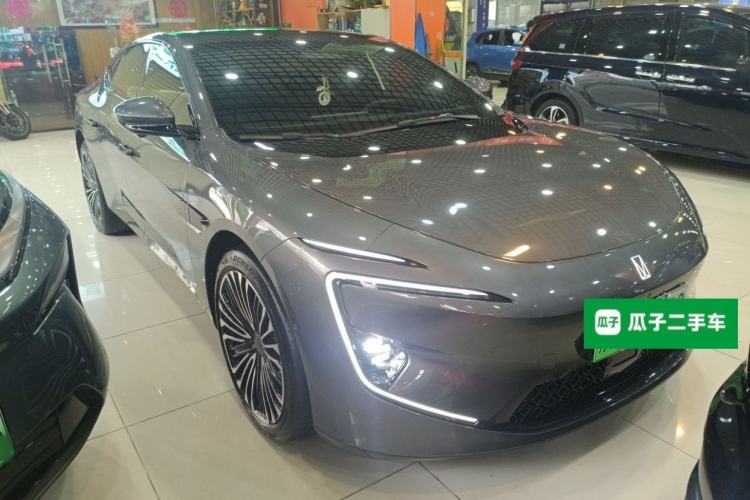 Used  12 2025 Ultra Extended-Range Edition
