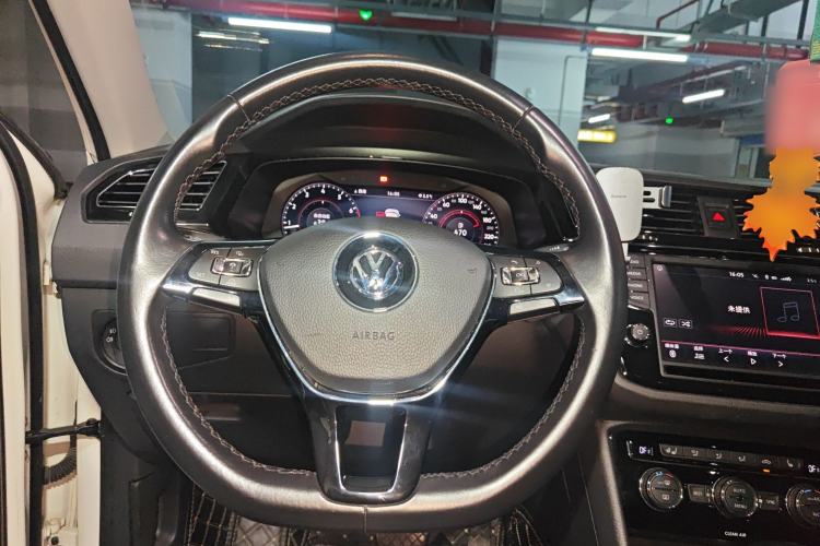 Used Volkswagen Tiguan L 2017 330TSI Automatic Two-Wheel Drive Flagship Edition
