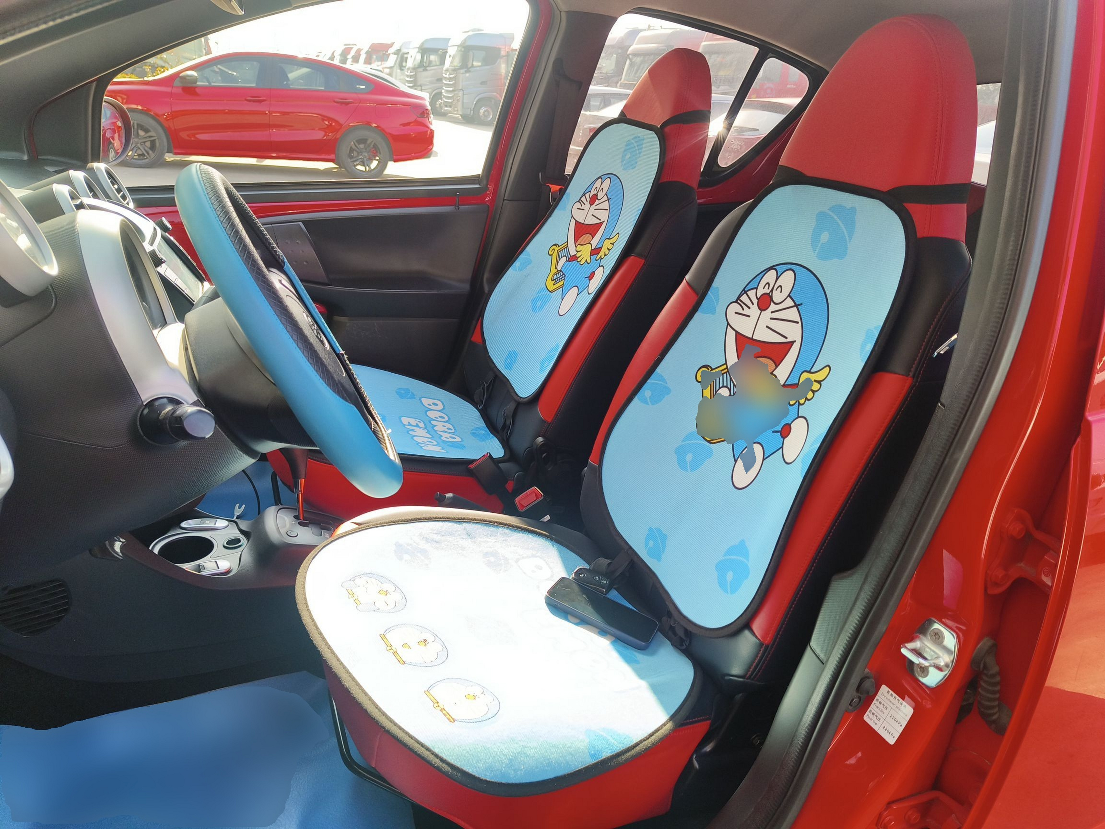 المقاعد الأمامية داخل السيارة