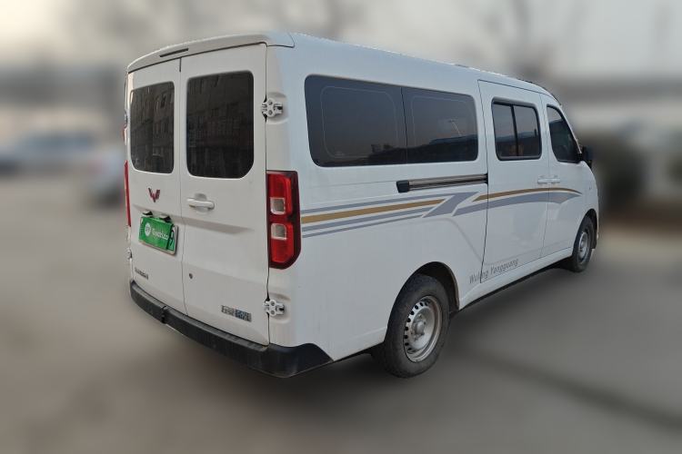 Used Wuling Yangguang 2024 300KM Comfort Version Passenger Van 75kW
