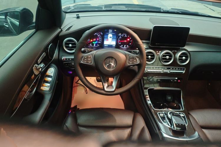 Used Mercedes-Benz GLC 2019 Facelift GLC 260 L 4MATIC Luxury Model
