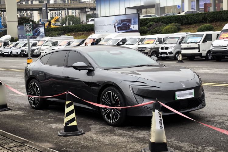 Used  12 2025 Ultra Extended-Range Edition
