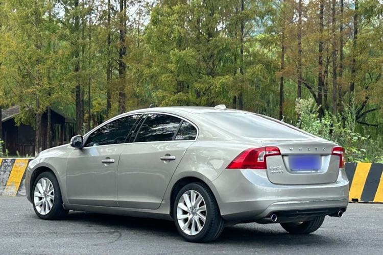 Used Volvo S60 2014 S60L 2.0T Zhiyuan Edition
