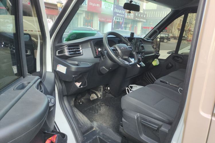 Used JMC Fushun 2023 2.0T Automatic Short-Wheelbase Low-Roof Commercial & Multi-Purpose Passenger Vehicle 6-Seater with Dual-Opening Tailgate
