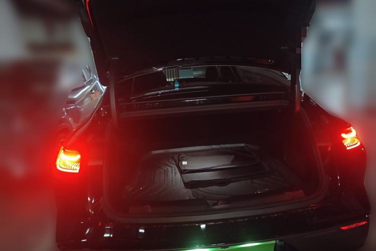 Used  Galaxy 8 2025 130km EM-i Deluxe Edition