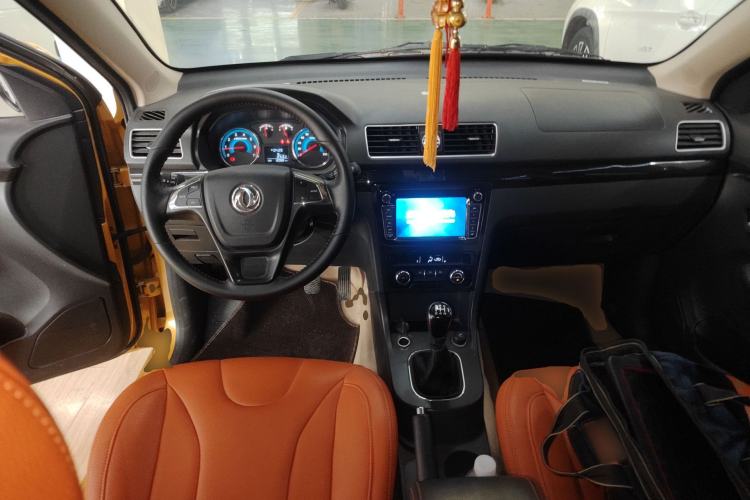 Used Dongfeng Fengon 370 2016 1.5L Manual Luxury Version SFG15-05 7 Seats
