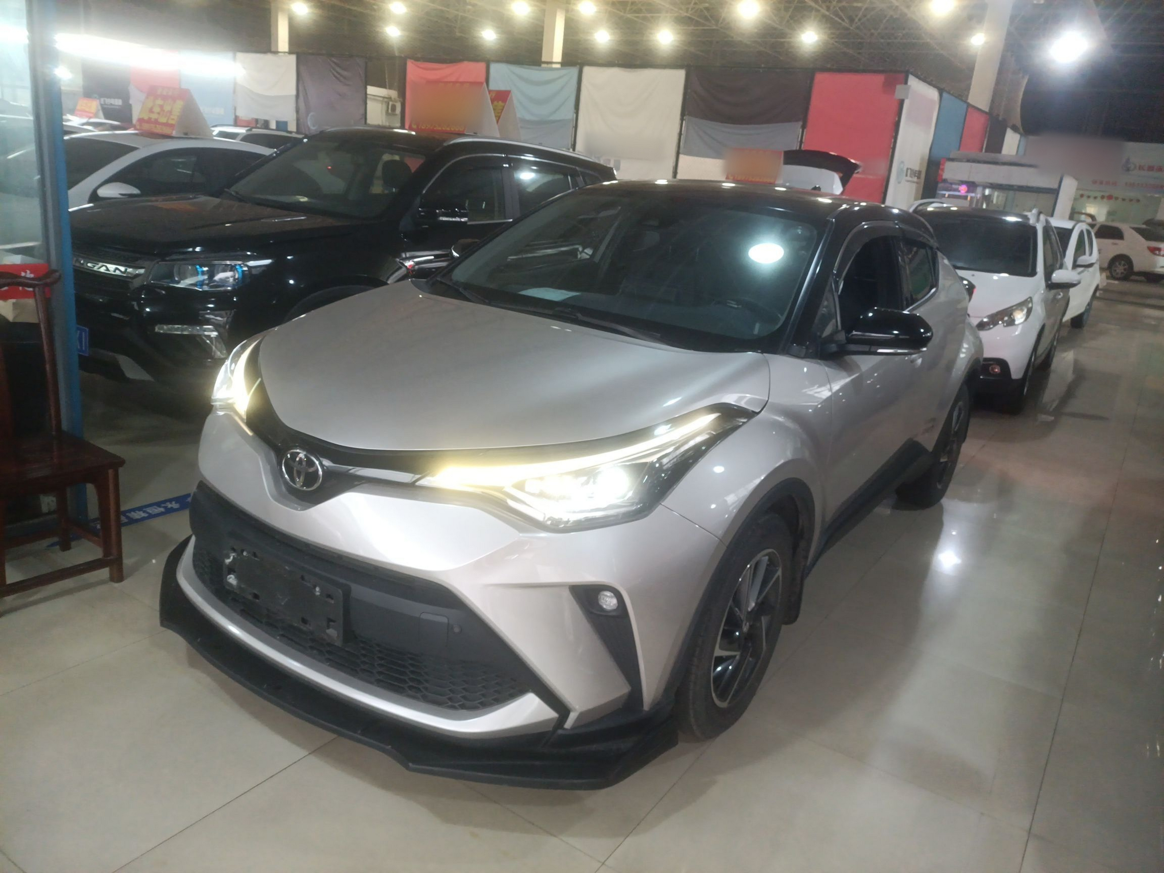 Под передней частью автомобиля