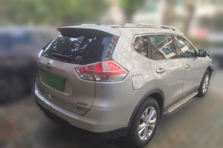 Used Nissan X-Trail 2014 2.5L CVT Leading Edition 4WD
