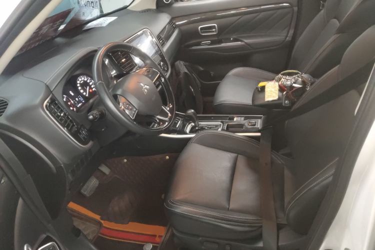 Used Mitsubishi Outlander 2020 2.0L Two-Wheel Drive Enjoyment Version 5 Seats